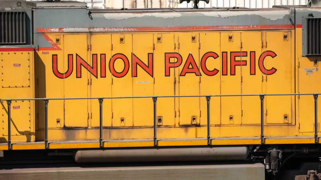 Top Stock Movers Now: Union Pacific, Alaska Air Group, American Airlines, and More