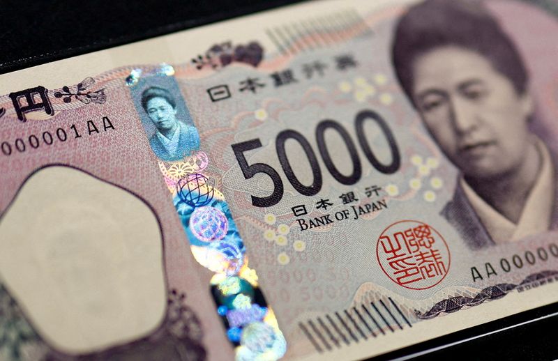 Yen gains on BOJ hike; yuan, Antipodean peers get Trump boost