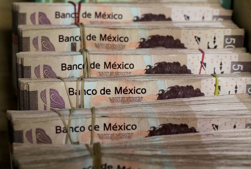 Mexico's peso falls after Trump announces tariffs on Colombian goods