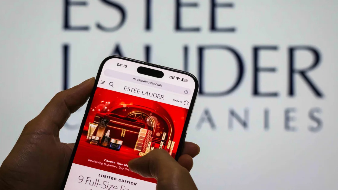 Estée Lauder Stock Dives on Surprise Loss, Job Cuts as Sales Decline